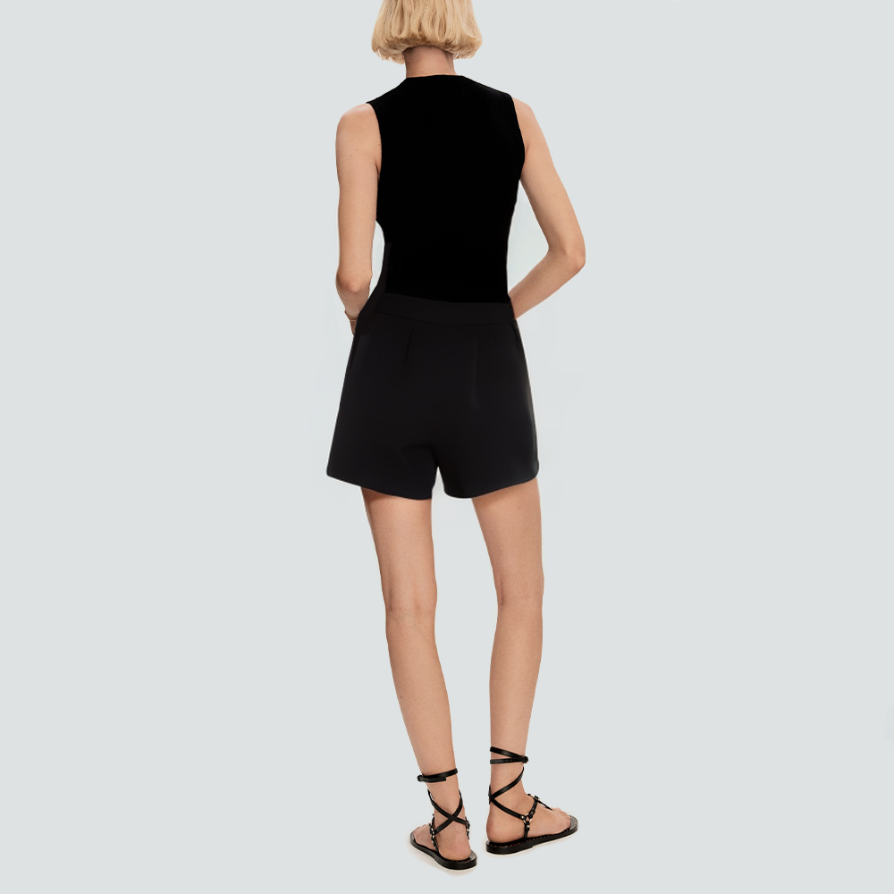 Black pleated casual women's shorts